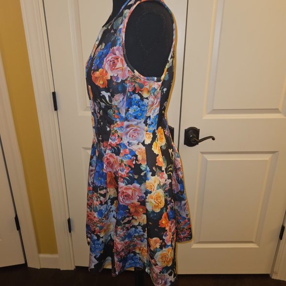 Betsey Johnson Floral Zip Up Dress - Picture 2 of 6